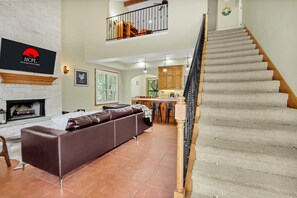 Télévision, cheminée, jeux vidéo, baby-foot