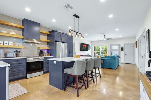 Stylish Casita w/Game Room, Near Lake LBJ Access