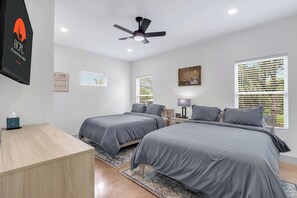2 bedrooms, WiFi, bed sheets - Stylish Casita w/Game Room, Near Lake LBJ Access (Granite Shoals)