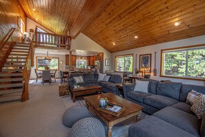 TV connectée, table de tennis de table, écrans d'ordinateur, imprimantes