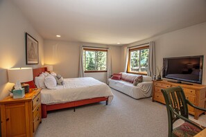 3 sovrum, skrivbord, strykjärn/strykbräda och gratis wi-fi