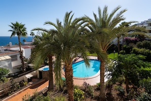 House | Pool
