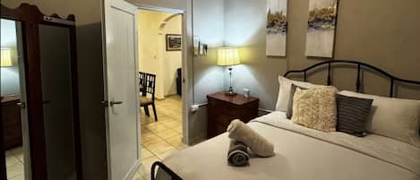 4 bedrooms, iron/ironing board, WiFi, bed sheets