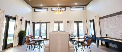 المنشأة من الداخل