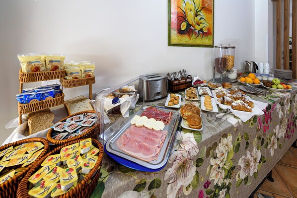 Free daily buffet breakfast