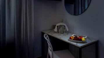 Minibar, in-room safe, free WiFi, bed sheets