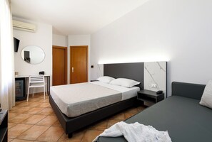 Minibar, in-room safe, free WiFi, bed sheets - Sun Garden Hotel (San Vito Lo Capo)