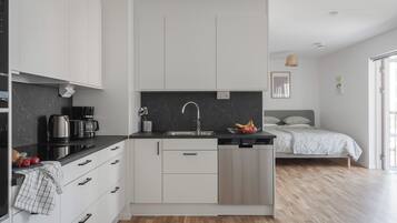 Micro-ondes, four, lave-vaisselle, grille-pain