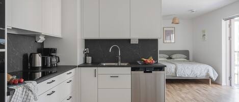 電子レンジ、オーブン、食器洗い機、トースター