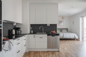 Mikrowelle, Ofen, Geschirrspüler, Toaster