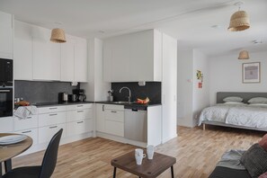 Mikrowelle, Ofen, Geschirrspüler, Toaster