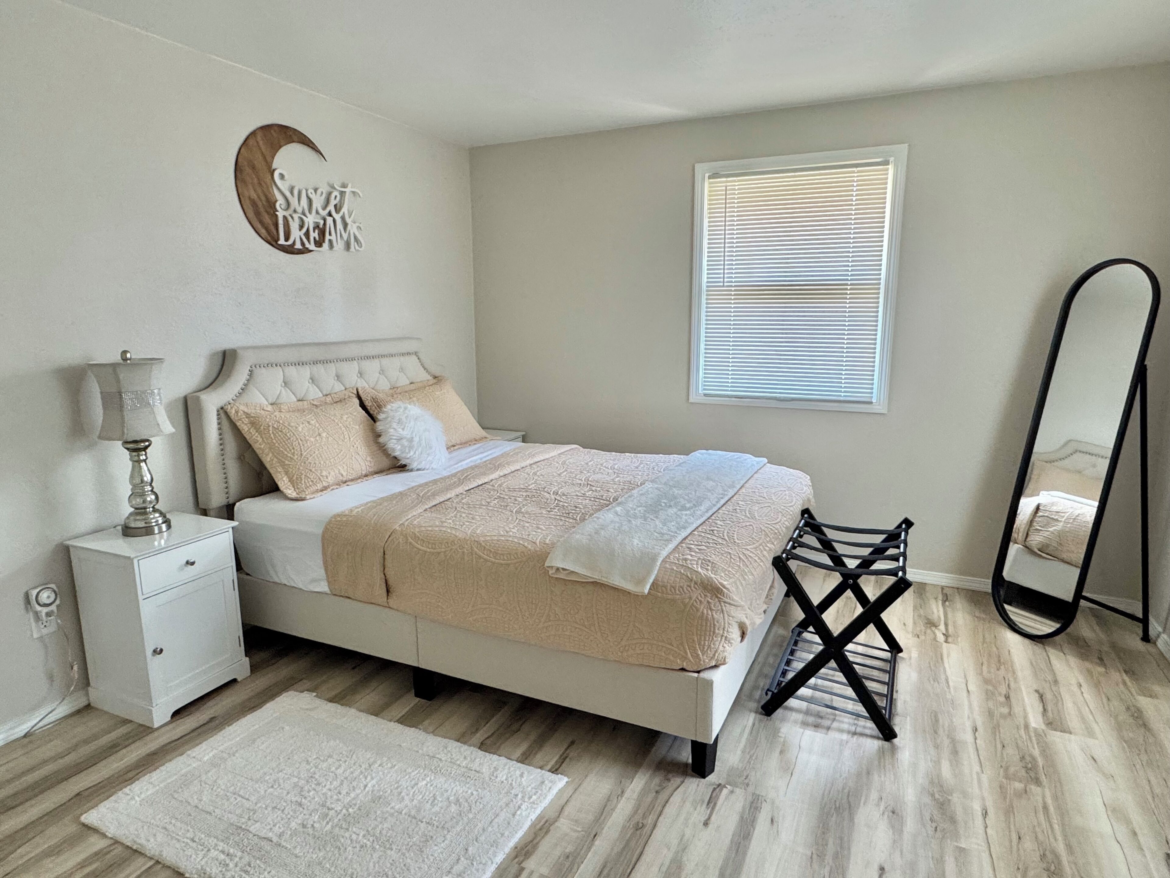 3 slaapkamers, een bureau, een strijkplank/strijkijzer, gratis wifi