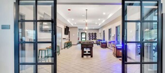 Landing | Stylish 2BD, Gym, Clubhouse