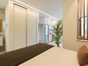 1 quarto, espaço de trabalho para notebook