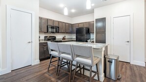 Fridge, dining tables - Landing | Chic 2BD, Pool, Gym (San Antonio)