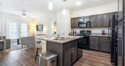 Landing | Stylish 2BD, Pool, Clubhouse