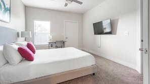 1 habitación, escritorio, tabla de planchar con plancha y wifi 