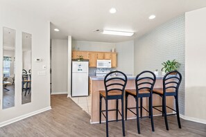 Condo, 2 Bedrooms | Private kitchen