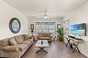 Condo, 2 Bedrooms | Living area