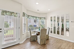 Condo, 2 Bedrooms | Dining