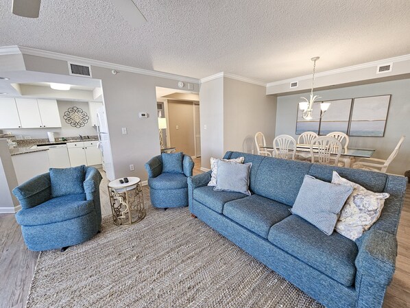 Living area - Brighton 103, Ocean View Condo, Full Amenities. 2 Bedroom Condo (Myrtle Beach)