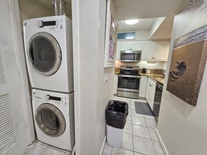 Cottage, 2 Bedrooms | Private kitchen | Fridge, oven, coffee/tea maker, toaster
