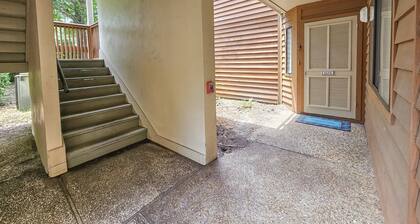 Serene 2 Bed, 2 Bath Lodge, With Amenities, 101ac 2 Bedroom Lodge