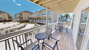 Kondominium, 2 kamar tidur | Tempat makan outdoor