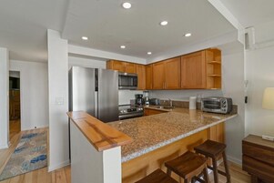Cafetera/tetera, refrigerador, horno, tostadora