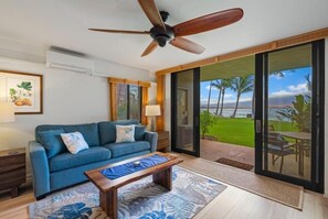 Condo, 1 Bedroom | Living area