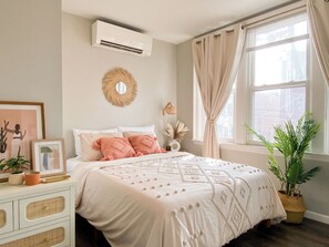 3 bedrooms, desk, iron/ironing board, travel cot