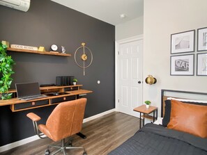 3 soveværelser, skrivebord, strygejern/strygebræt, weekendseng