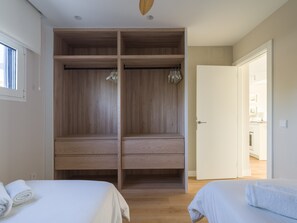 2 chambres, fer et planche à repasser