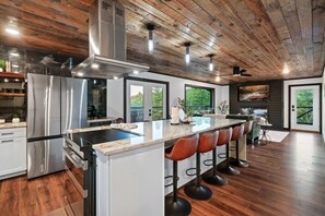 冰箱、微波炉、烤箱、炉灶