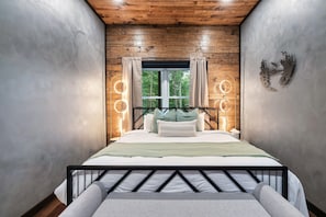 4 bedrooms, iron/ironing board, free WiFi, bed sheets