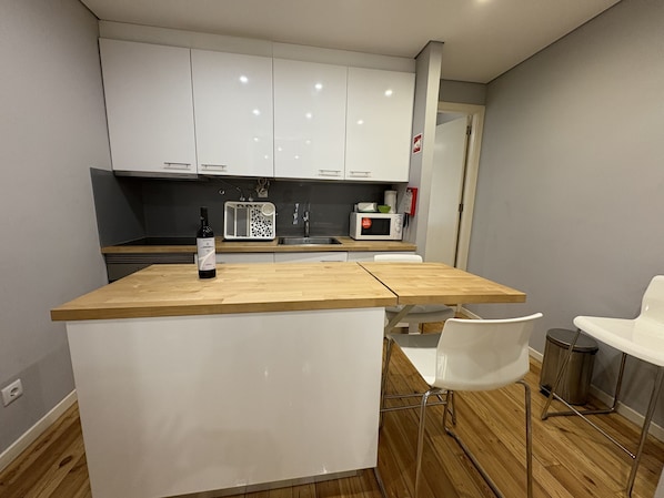 Apartamento clássico, suíte, vista para a cidade (Chiado Hill) | Cozinha compartilhada
