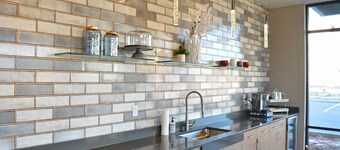 Landing | Modern 1BD, Gym, Clubhouse
