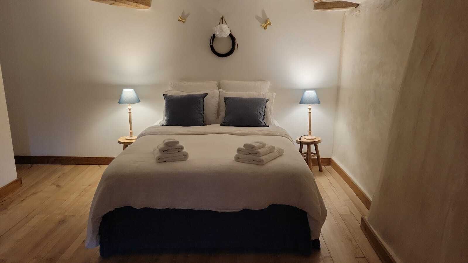 2 chambres, fer et planche à repasser, Wi-Fi gratuit, draps fournis