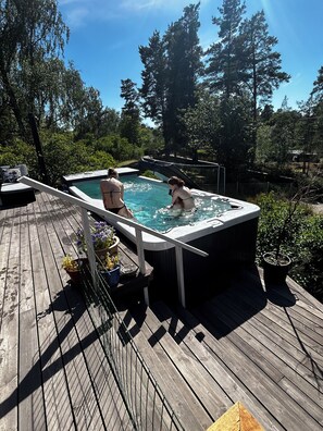 Outdoor pool, a heated pool