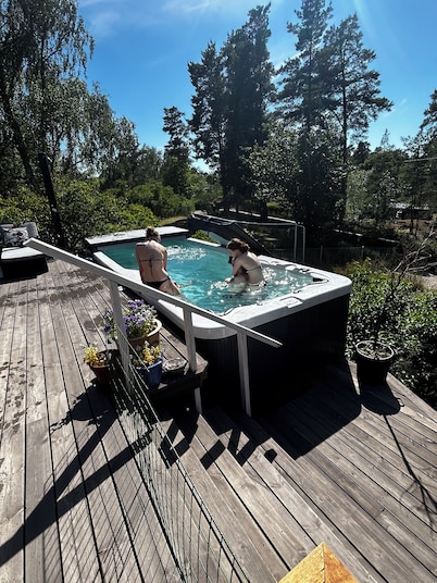 Cozy house from 1920, sea view and swimspa pool, pets allowed