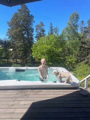 Bain à remous extérieur