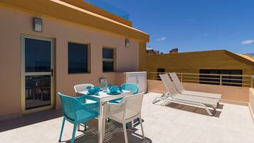 House | Outdoor dining