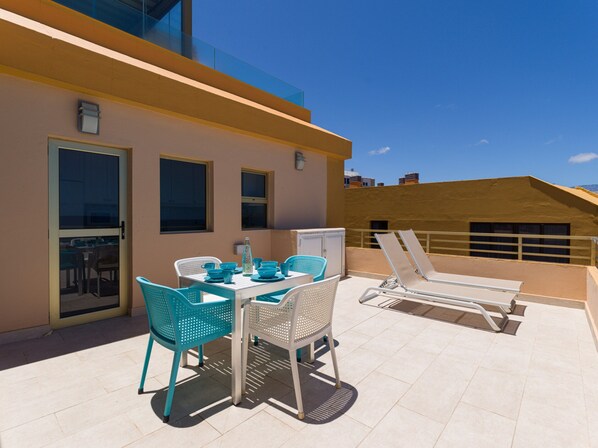 House | Outdoor dining