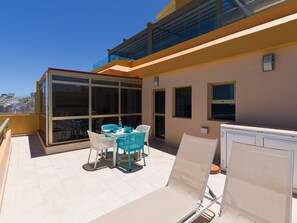 ハウス | 屋外ダイニングエリア