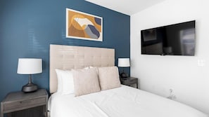 2 bedrooms, desk, iron/ironing board, WiFi
