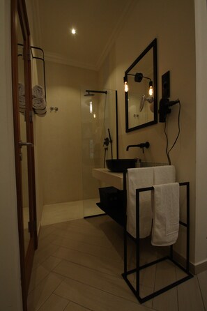 Suite, 1 King Bed, Mountain View | Bathroom