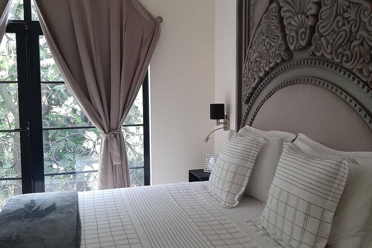 Deluxe Suite, Mountain View | In-room safe, blackout drapes, free WiFi