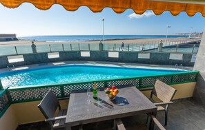 House | Outdoor dining - House by Playa de Las Burras With Sea Views (San Bartolomé de Tirajana)