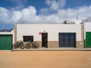 House | Exterior - Seaside Home in Caleta de Sebo, La Graciosa (Teguise)