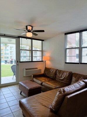 テレビ、書斎 / ワークスペース